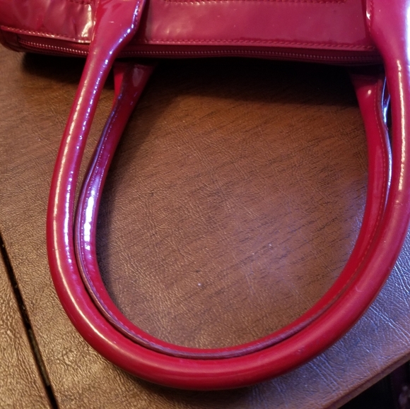GUCCI Vintage red signature tote in very good condition. Comes with COA - Picture 11 of 13